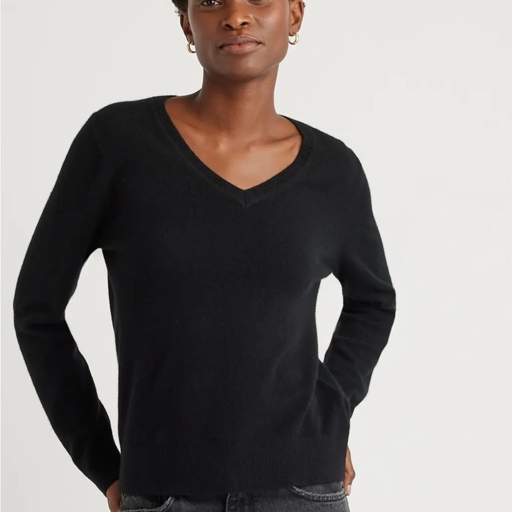 Quince NTW Black V-Neck Cashmere Sweater